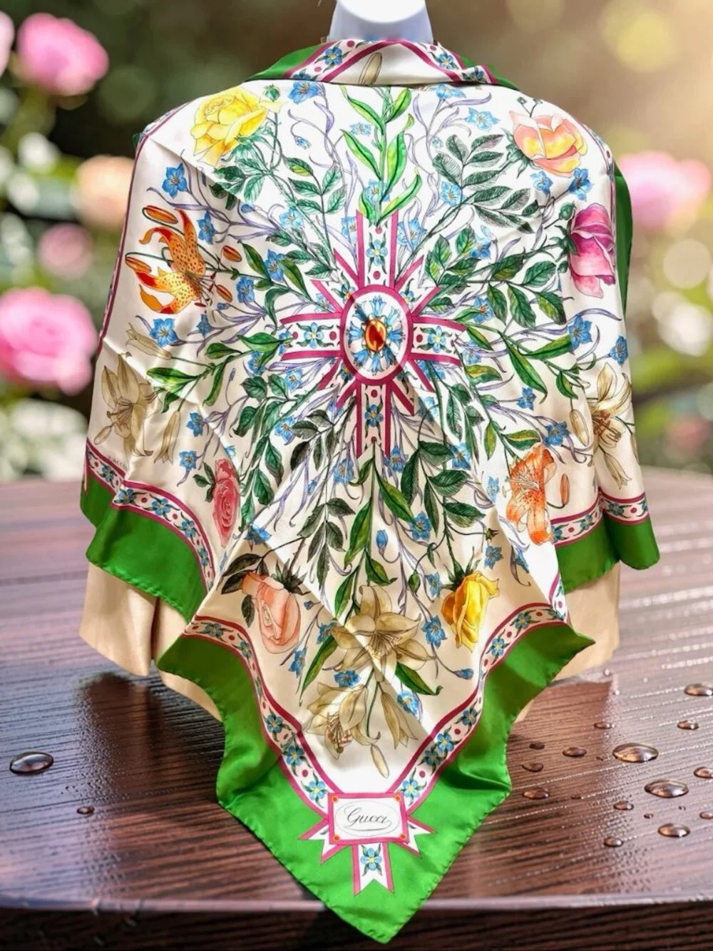 Beautiful Gucci V. ACCORNERO Floral Silk Satin Scarf  Green Beige Pink Flora (22